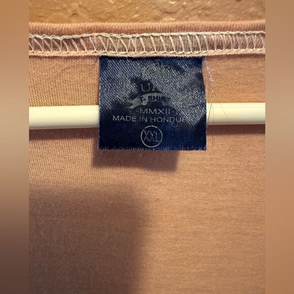 Pink tank top with flip flop graphic on front - Picture 5 of 6